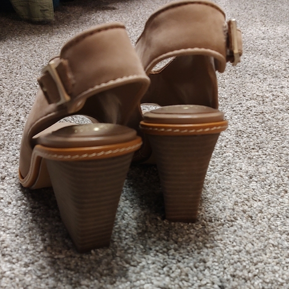 Vince Camuto Taupe Slingback Heels - Picture 4 of 8